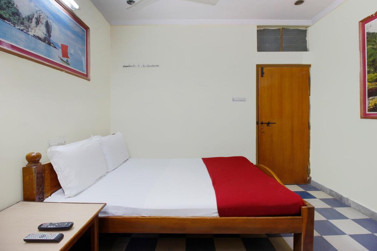Spot On Classic Lodge Hyderabad Exterior foto